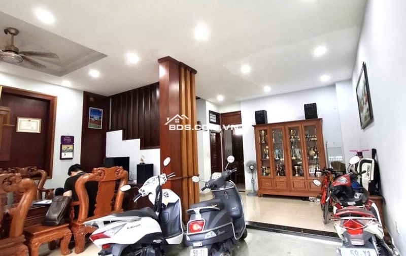 NHÀ ĐẸP 3 TẦNG – HƯNG LÂN, BÀ ĐIỂM HÓC MÔN - 98m2 - 6.99 tỷ  1 trệt, 2 lầu, sân thượng | 5PN + 1 Phòng thờ + 1 Phòng gym