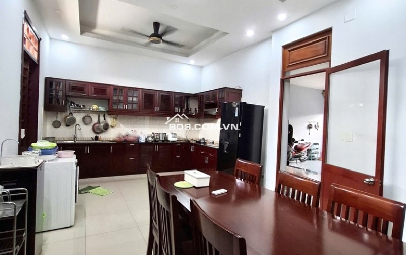 NHÀ ĐẸP 3 TẦNG – HƯNG LÂN, BÀ ĐIỂM HÓC MÔN - 98m2 - 6.99 tỷ  1 trệt, 2 lầu, sân thượng | 5PN + 1 Phòng thờ + 1 Phòng gym