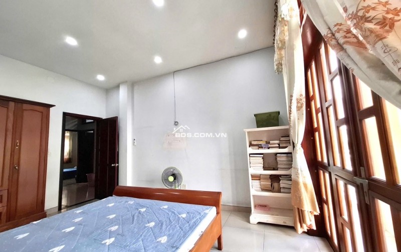NHÀ ĐẸP 3 TẦNG – HƯNG LÂN, BÀ ĐIỂM HÓC MÔN - 98m2 - 6.99 tỷ  1 trệt, 2 lầu, sân thượng | 5PN + 1 Phòng thờ + 1 Phòng gym