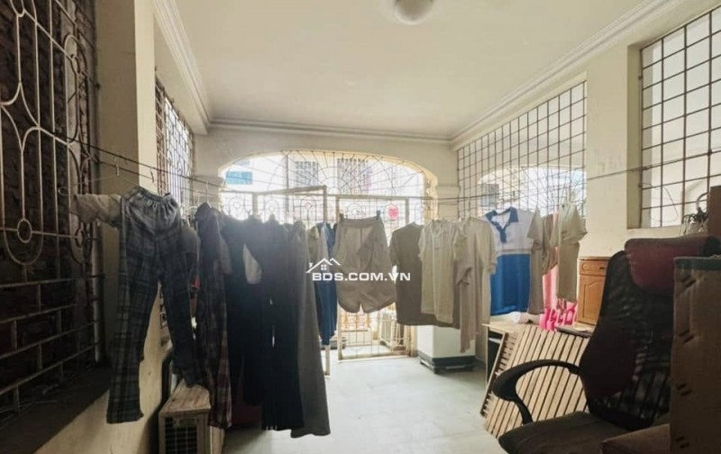 Nhà Đường Cầu Giấy - Phân Lô - Oto 5 Tạ - Ngõ Thông KD - 65mx5T - MT 4M - 15 Tỷ