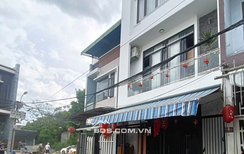Bán nhà 2 mặt kiệt Ô TÔ thảm nhựa, Nhà 2,5 tầng kiệt Tôn Đức Thắng
