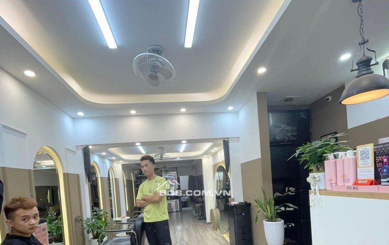 Bán Nhà Kinh Doanh, Mặt Phố Quỳnh Mai 42/98m,  tầng 1, mt 4.4m, giá 10,5 tỷ.