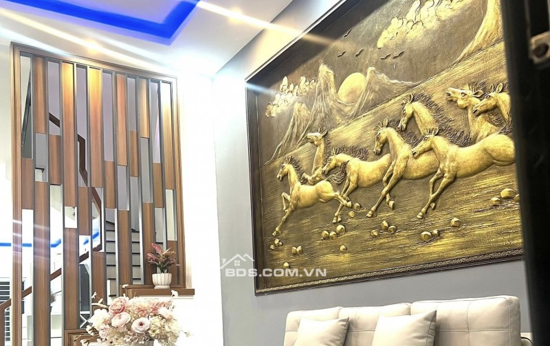 Bán nhà 3 tầng Full nội thất- đường Vũ Quỳnh - SÁT BIỂN