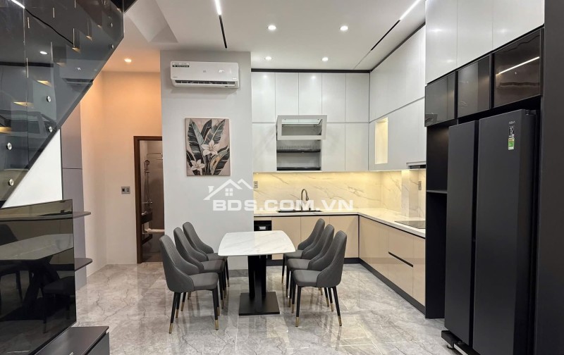 Bán nhà SIÊU ĐẸP 3 tầng đường Nguyễn Chích - Sát Lý Thái Tông