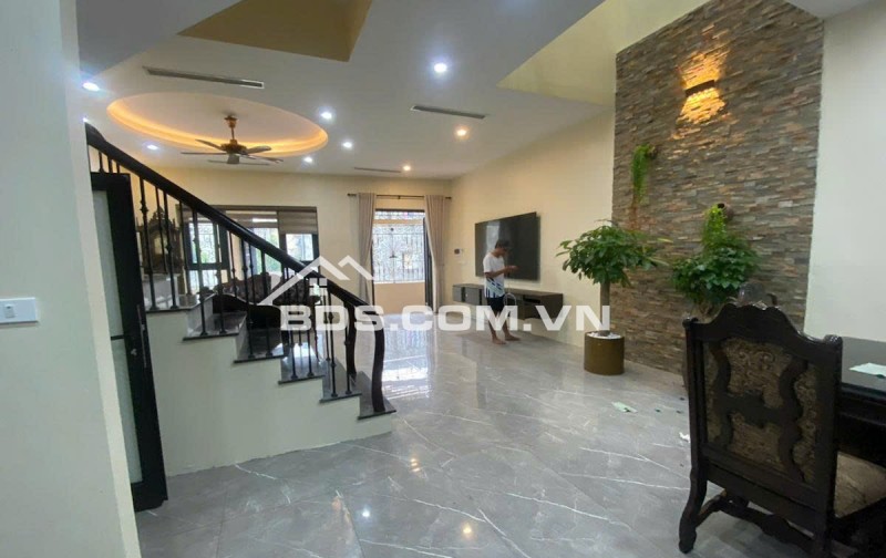  Nhà Dương Quảng Hàm – 106m² – 5 Tầng – MT 10m – Ô Tô Tránh – Gần Phố Nguyễn Khánh Toàn