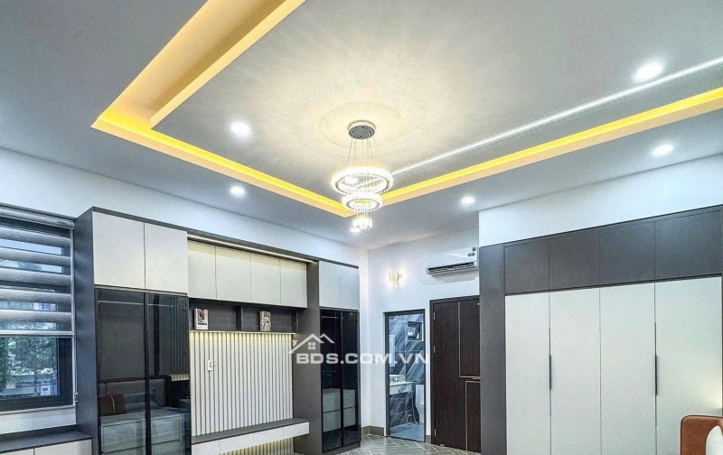 NHÀ 2 LẦU NGAY TRUNG TÂM HÀNH CHÍNH THỦ DẦU MỘT, TẶNG NỘI THẤT, CÓ SÂN ĐỂ Ô TÔ, ĐƯỜNG 7M