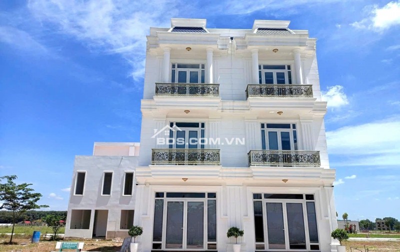 Giảm 300tr bán nhanh lô đất ngay cổng chính kđt Alana Tp.HCM giá 900tr