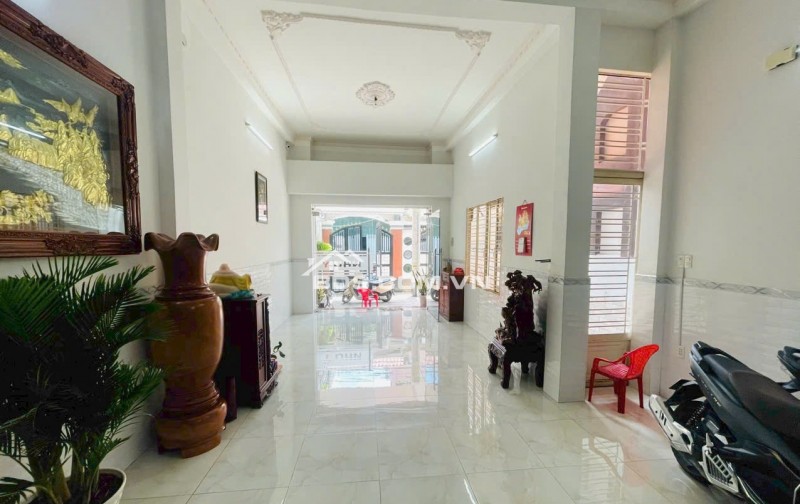 Bán nhà mặt tiền 3 lầu 5PN số 22 Quách Hữu Nghiêm Q.Tân Phú