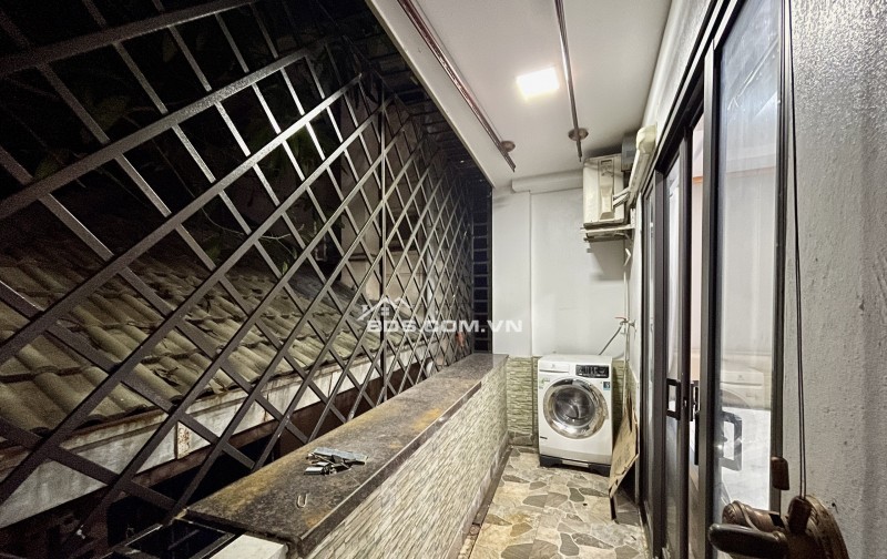 Cho thuê Căn hộ Apartmen tại ngõ 193 Trích Sài, Tây Hồ. Ngõ rộng ban công View hồ. Chỉ 6.5tr