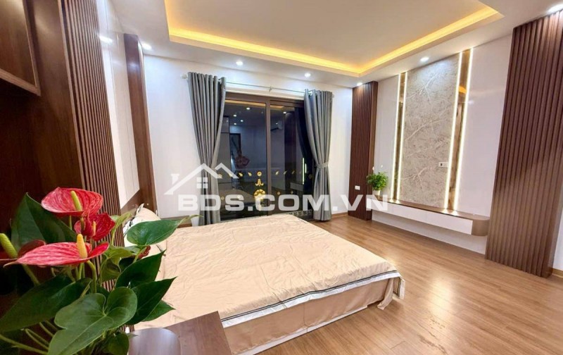 Nhà Đẹp Thang Máy Trường Chinh 39/43m, 6 tầng, mt 7.3m, giá 12.8 tỷ.
