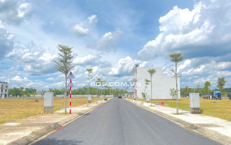 Giảm 300tr bán nhanh lô đất ngay cổng chính kđt Alana Tp.HCM giá 900tr