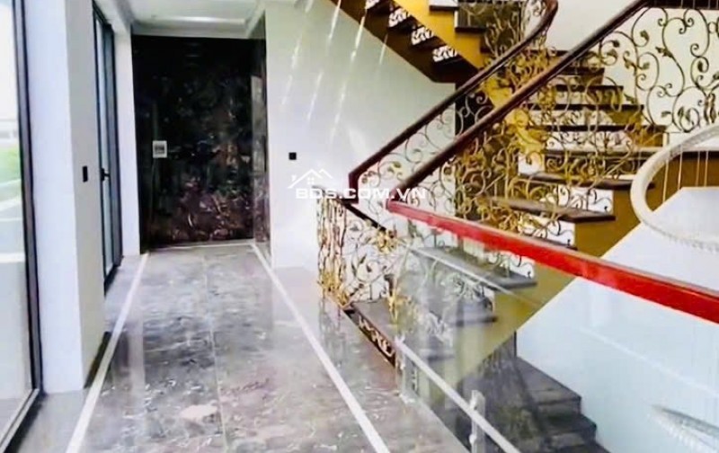 Cho thuê nhà 5 tầng có thang máy căn góc 2 mặt tiền view hồ TP Thanh Hoá
