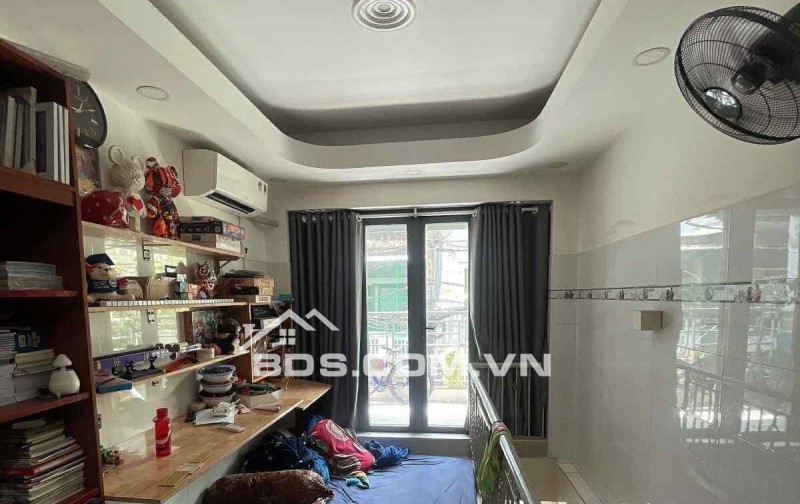 BÁN NHÀ  NGUYỄN TRI PHƯƠNG- PHƯỜNG 4 - SÁT MẶT TIỀN- 3X10M - 5 TẦNG - 3 PHÒNG  NGỦ- VỊ TRÍ CỰC ĐẮC ĐỊA-   . MT 175