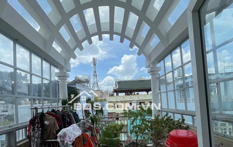 BÁN NHÀ  NGUYỄN TRI PHƯƠNG- PHƯỜNG 4 - SÁT MẶT TIỀN- 3X10M - 5 TẦNG - 3 PHÒNG  NGỦ- VỊ TRÍ CỰC ĐẮC ĐỊA-   . MT 175