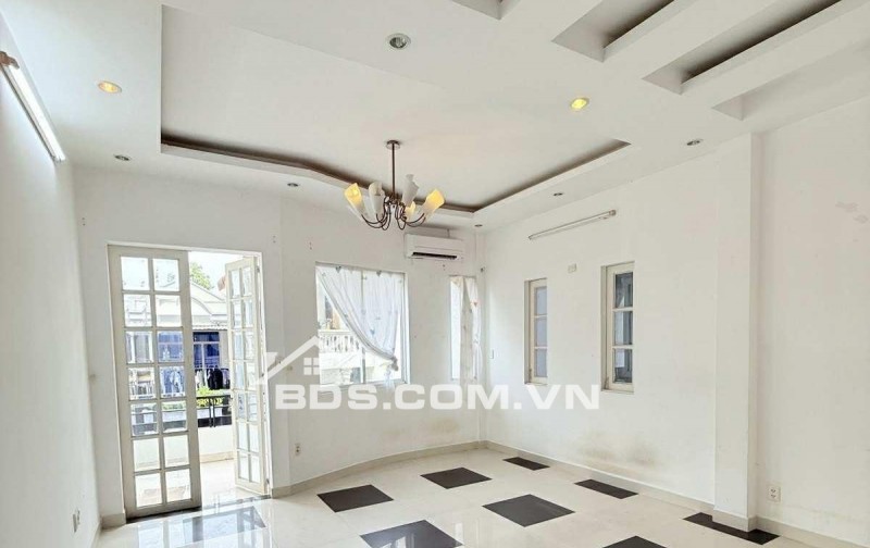 BÁN NHÀ PHẠM VĂN HAI- P.5 - HẺM Ô TÔ- SÁT MẶT TIỀN - GIÁP Q10 Q3 - NGANG HIẾM 5 x 19M (GẦN 100M2) - 4 TẦNG 5PN 5WC.MT 207