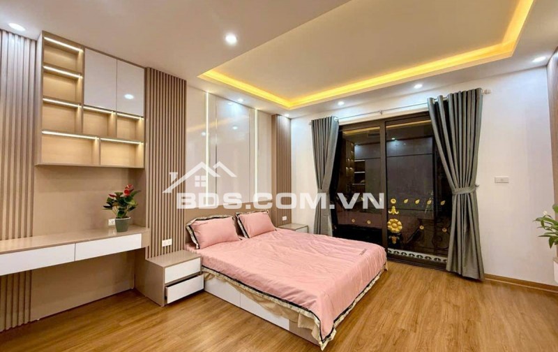 Nhà Đẹp Thang Máy Trường Chinh 39/43m, 6 tầng, mt 7.3m, giá 12.8 tỷ.
