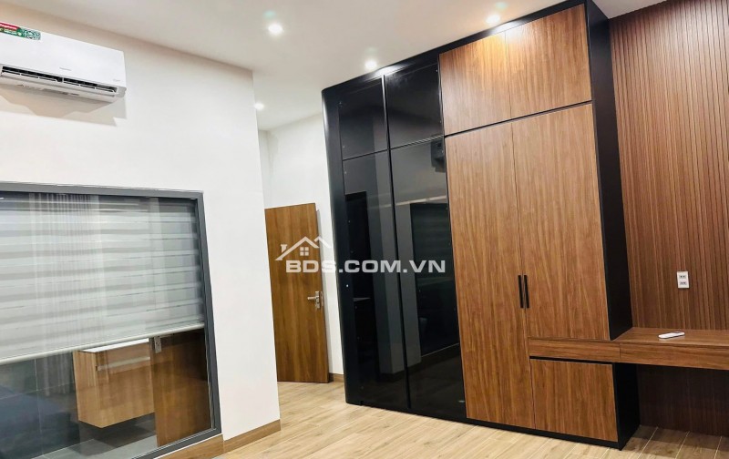 Bán nhà SIÊU ĐẸP 3 tầng đường Nguyễn Chích - Sát Lý Thái Tông