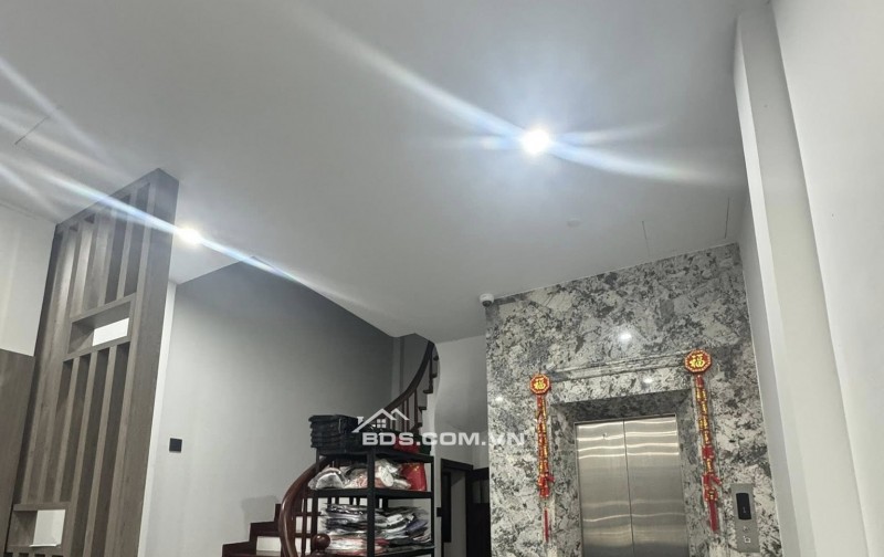 Nhà đẹp Tây Hồ - Lạc Long Quân, DT65m2, MT4.5m, 7 tầng, gara ôtô, ôtô đỗ cửa ngày đêm