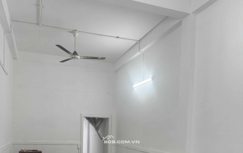 Nhà mặt tiền đường, 70m2, 6 phòng, đường Bến Bình Đông