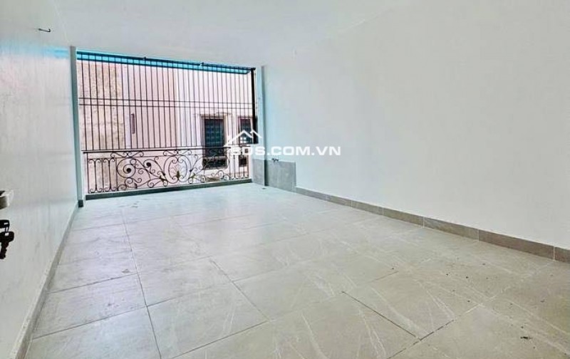 Nhà Đường Láng - Phân Lô Nhà Oto - 2 Mặt Thoáng - Ngõ Thông KD