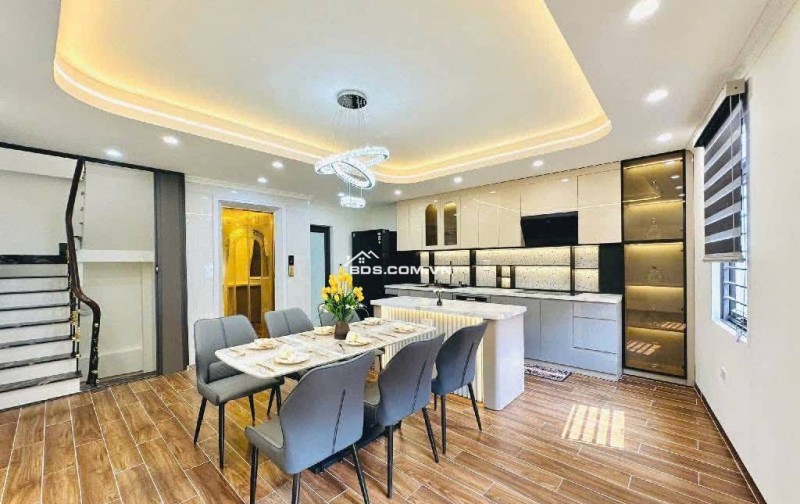 Nhà Đẹp Thang Máy Thịnh Quang 40m, 7 tầng, mt 5.5m,  giá 15.2 tỷ.