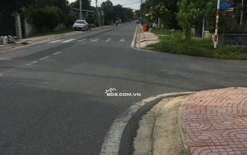 BÁN GẤP LÔ ĐẤT 2MT ĐƯỜNG NGUYỄN THÁI HỌC TP TÂY NINH. LH:0962644181.
