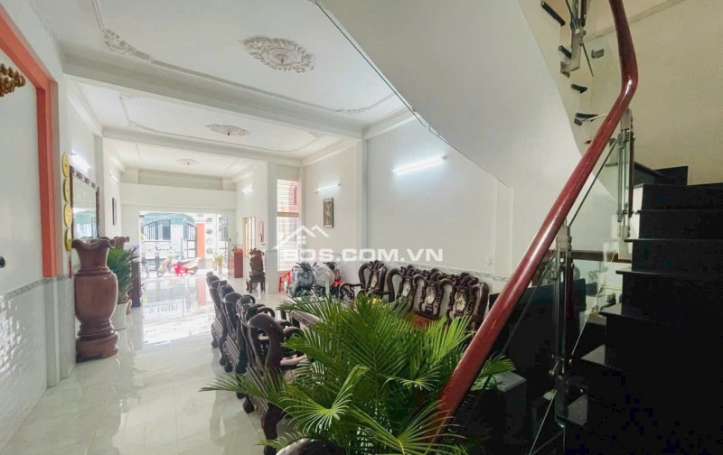 Bán nhà mặt tiền 3 lầu 5PN số 22 Quách Hữu Nghiêm Q.Tân Phú