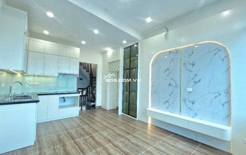 Bán nhà 7 tầng thang máy, 30m², MT 4m, full nội thất – ô tô đỗ cổng – Giá 7X Tỷ