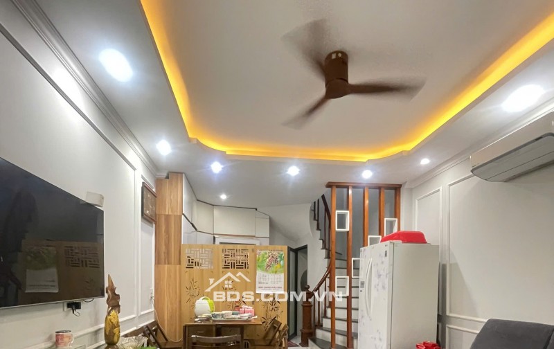 Chính chủ cần bán nhà 5 tầng, DT 30 m2 sử dụng riêng và 10 m2 sử dụng chung, tại Vân Canh, Hà Nội