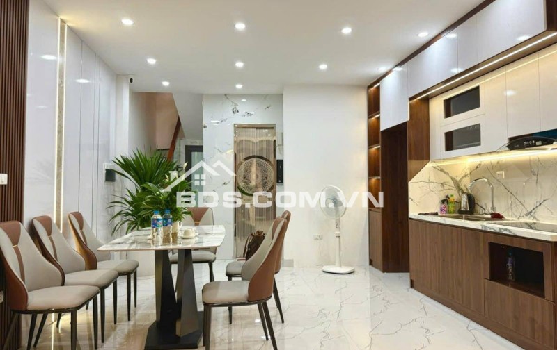 Nhà Đẹp Thang Máy Trường Chinh 39/43m, 6 tầng, mt 7.3m, giá 12.8 tỷ.