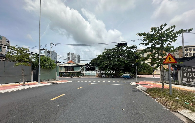 Cần bán nhà 1 trệt 2 lầu đường số 44 Trương Đình Hội P16 Q8