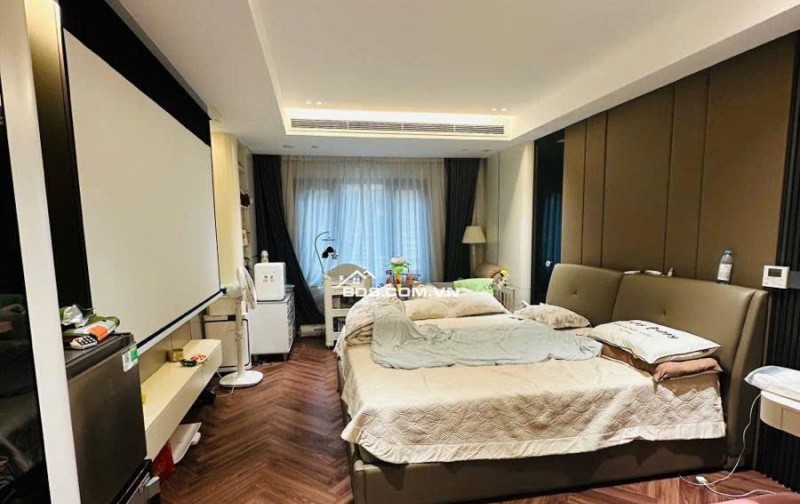 Nhà đẹp Tây Hồ - Lạc Long Quân, DT65m2, MT4.5m, 7 tầng, gara ôtô, ôtô đỗ cửa ngày đêm