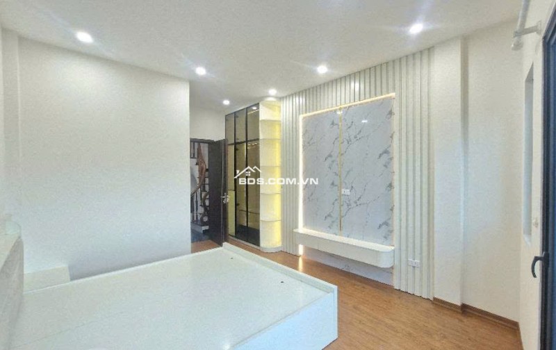 Bán nhà 7 tầng thang máy, 30m², MT 4m, full nội thất – ô tô đỗ cổng – Giá 7X Tỷ