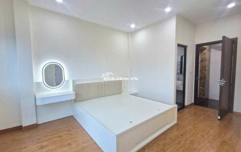 Bán nhà 7 tầng thang máy, 30m², MT 4m, full nội thất – ô tô đỗ cổng – Giá 7X Tỷ
