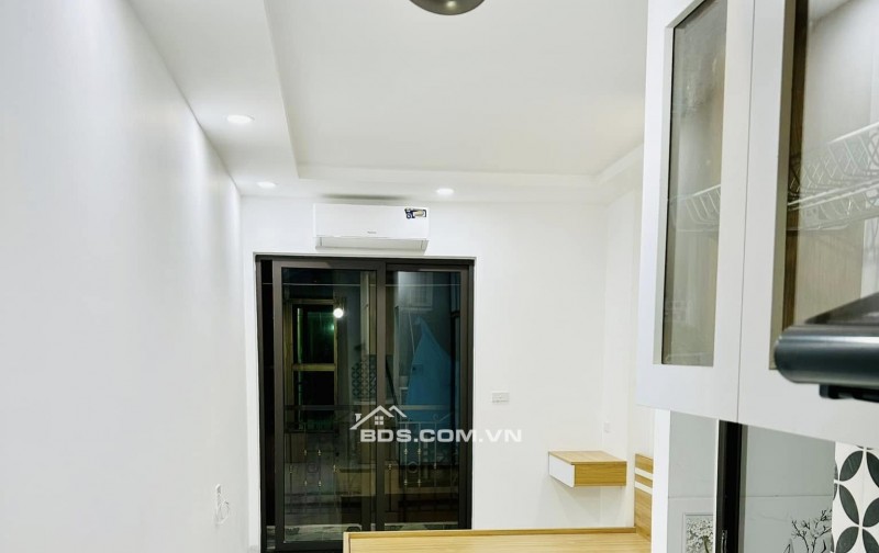 Bán tòa nhà dòng tiền 720tr/năm, gồm 15p cho thuê mỗi tháng thu nhập 60tr. ( lãi suất ~ 5.3% / năm)