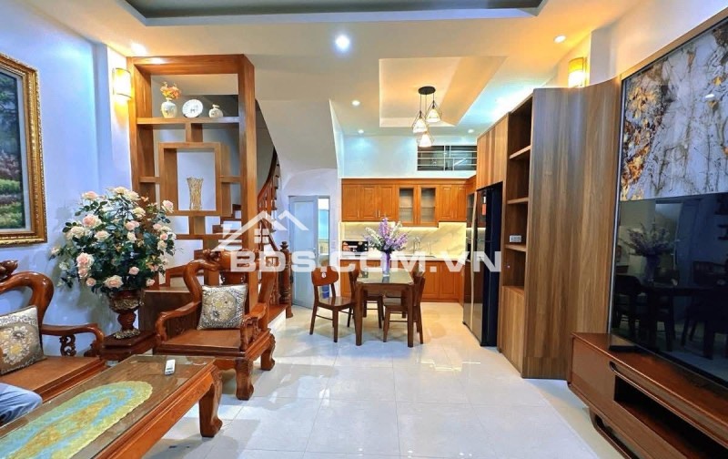 Bán nhà ngõ 132 cầu giấy 59m x5 tầng giá 15,5 tỷ ,cách ô tô 20m