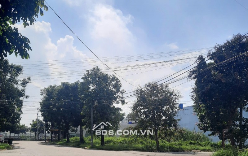 Cần Bán Nhà Mặt Tiền Bến Lức Long An
