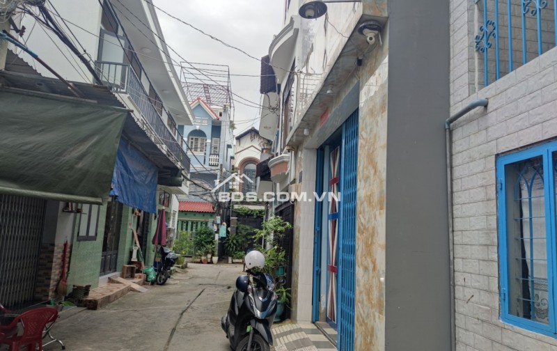 Nhà 2// Bà Hom. Hem 4,5m. Gân trương học. Chơ phú lâm