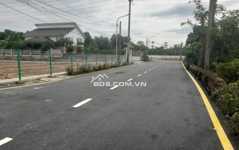 Cần bán đất hòa lạc nằm tại trung tâm đô thị vệ tinh  gần ga metro gần đh quốc gia lh 0987150666 e gửi tt chi tiết ạ.