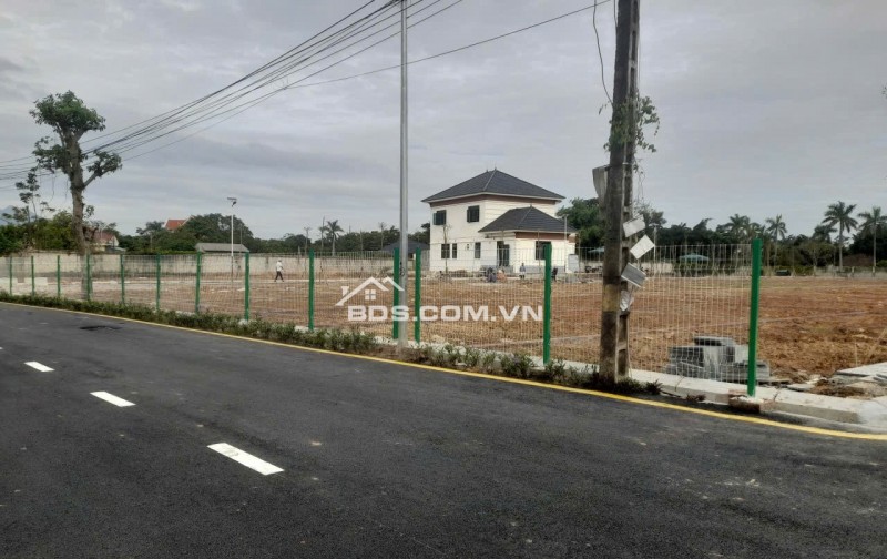 Cần bán đất hòa lạc nằm tại trung tâm đô thị vệ tinh  gần ga metro gần đh quốc gia lh 0987150666 e gửi tt chi tiết ạ.