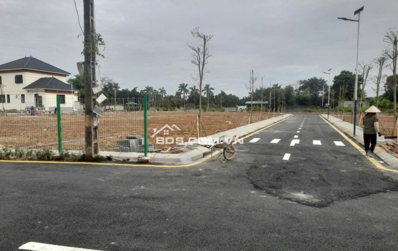 Cần bán đất hòa lạc nằm tại trung tâm đô thị vệ tinh  gần ga metro gần đh quốc gia lh 0987150666 e gửi tt chi tiết ạ.