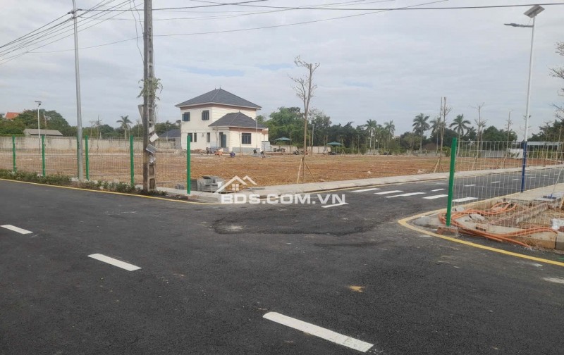 Cần bán đất hòa lạc nằm tại trung tâm đô thị vệ tinh  gần ga metro gần đh quốc gia lh 0987150666 e gửi tt chi tiết ạ.