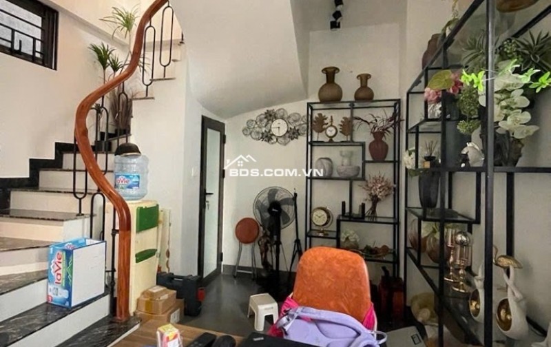 BÁN NHÀ DÂN XÂY Ở - 3 THOÁNG - SAU NHÀ MẶT PHỐ - NỘI THẤT TIỆN NGHI