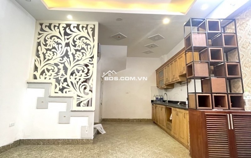 Bán nhà Gần Hồ Tây – nhà 5 tầng – chỉ hơn 10 tỷ một chút