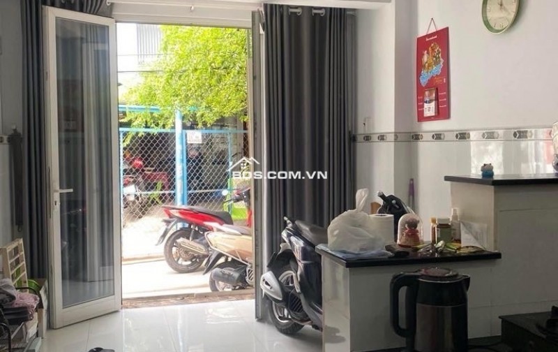 Nhà bán P.13, Bình Thạnh Nguyễn Xí ngang 3,5m dài 8m 3 tầng lầu