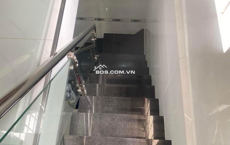 Nhà bán P.13, Bình Thạnh Nguyễn Xí ngang 3,5m dài 8m 3 tầng lầu