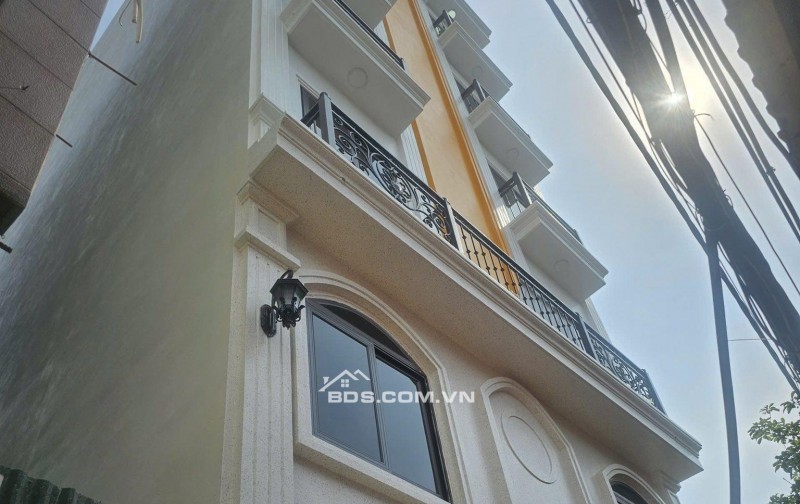 Bán tòa CHDV Giáp Bát 22 Phòng, dòng tiền 1 tỷ 452tr - Tương đương lãi suất 7.5% năm.