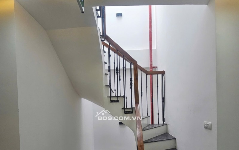 Bán tòa CHDV Giáp Bát 22 Phòng, dòng tiền 1 tỷ 452tr - Tương đương lãi suất 7.5% năm.