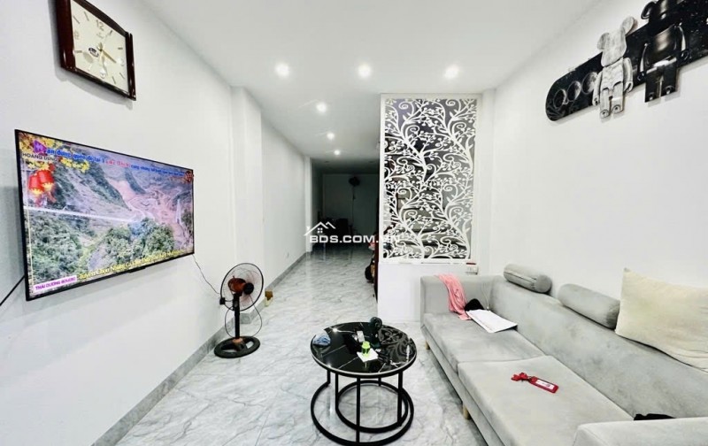 Nhà đẹp Đội Cấn ngõ thông gần phố 38m² x 5 tầng mặt tiền rộng hơn 11 tỷ