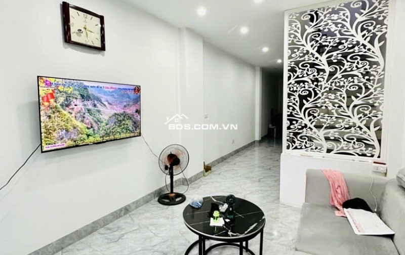 Nhà đẹp Đội Cấn ngõ thông gần phố 38m² x 5 tầng mặt tiền rộng hơn 11 tỷ